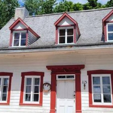 Om Chalet 1 Avec Spa Face Au Fleuve Saint-Jean Екстер'єр фото