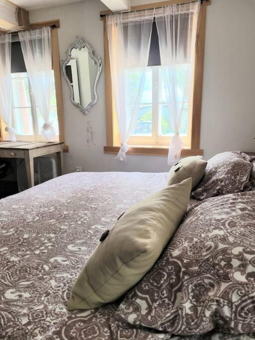 Om Chalet 1 Avec Spa Face Au Fleuve Saint-Jean Екстер'єр фото